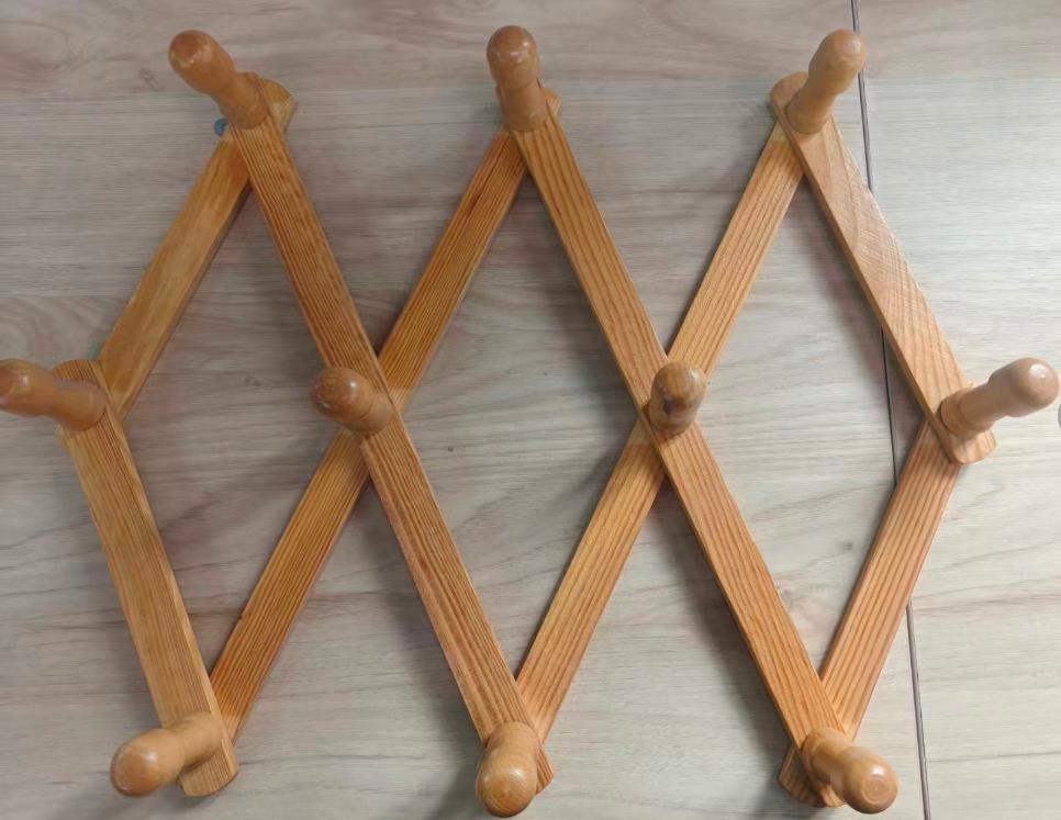 可伸缩原木衣架